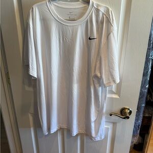 Nike Men's Classic White Tee